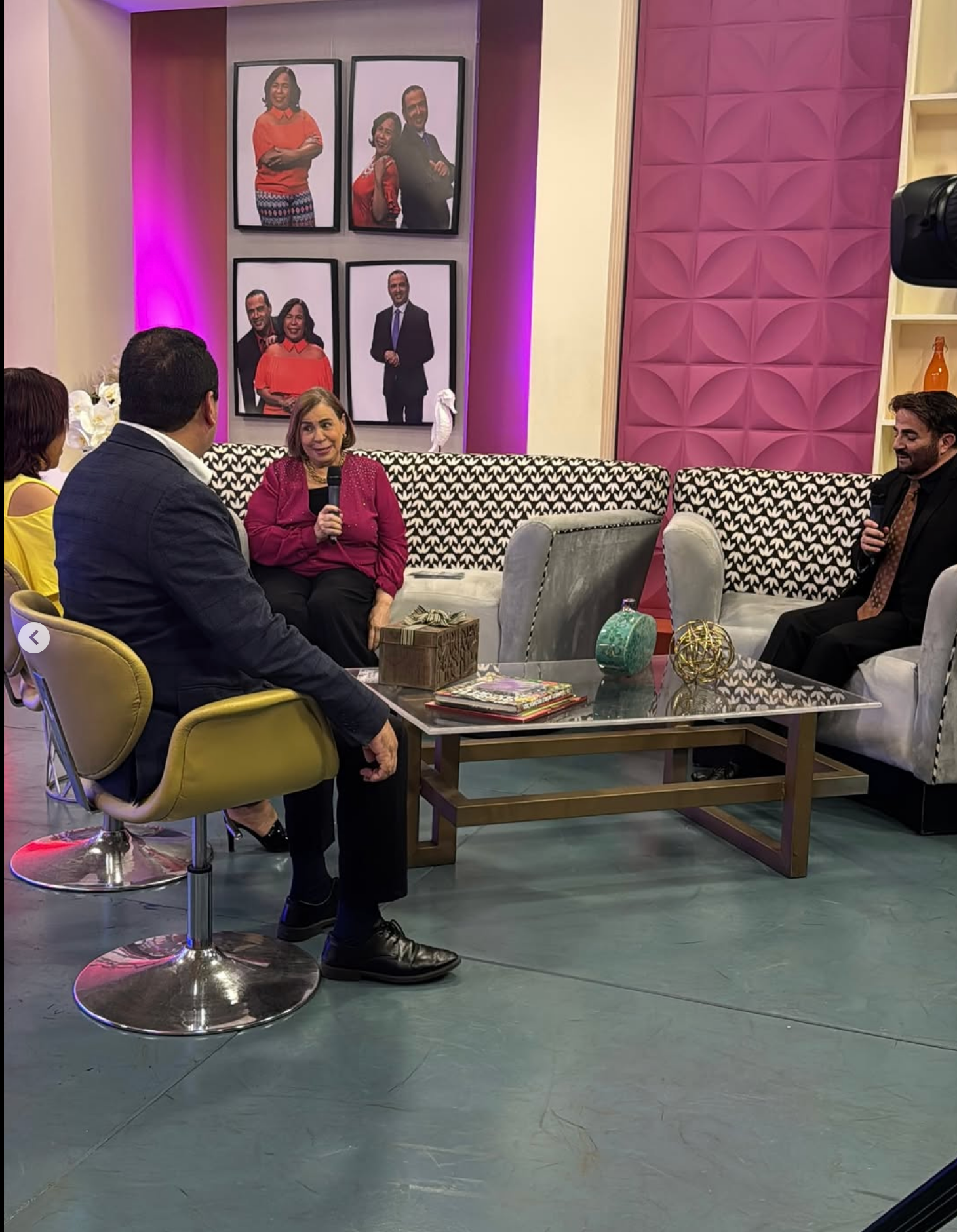 Socializando TV con Mirna Pimentel